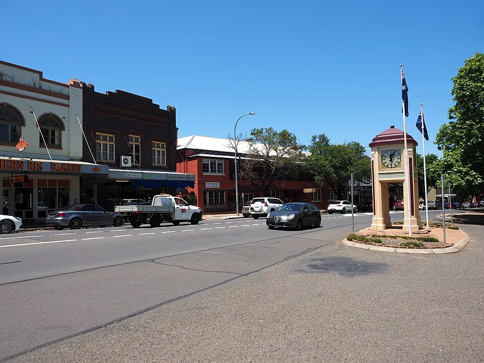 Argyle Street and clock tower in Moss Vale