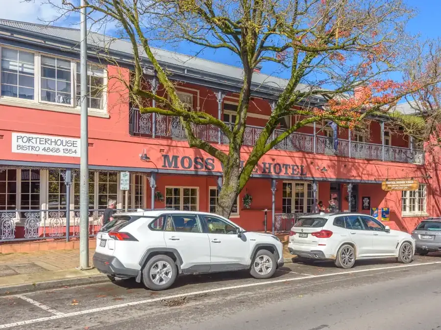 Moss Vale Hotel exterior on Argyle Street