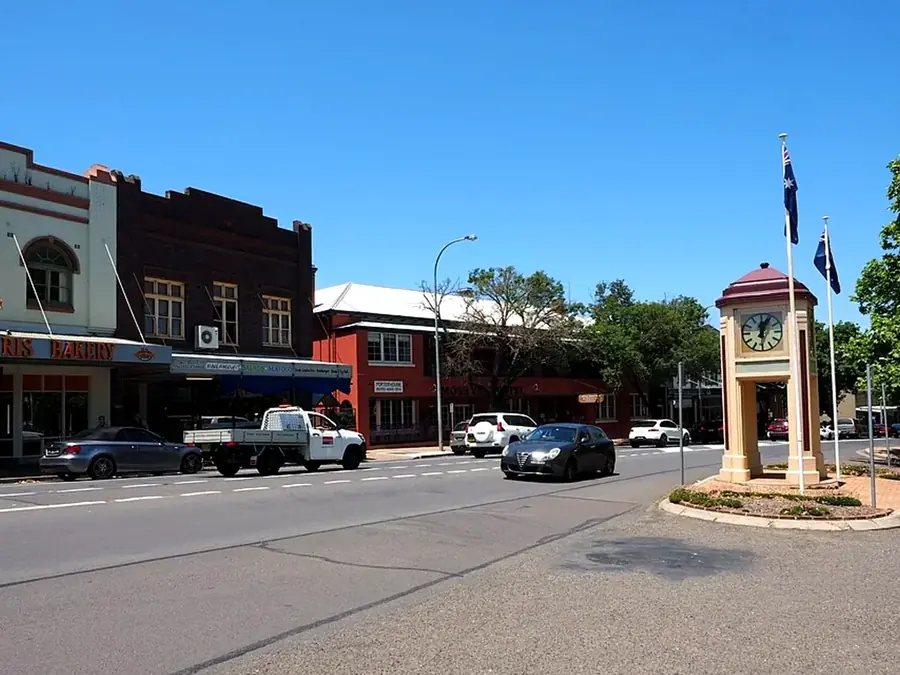 Argyle Street and clock tower in Moss Vale