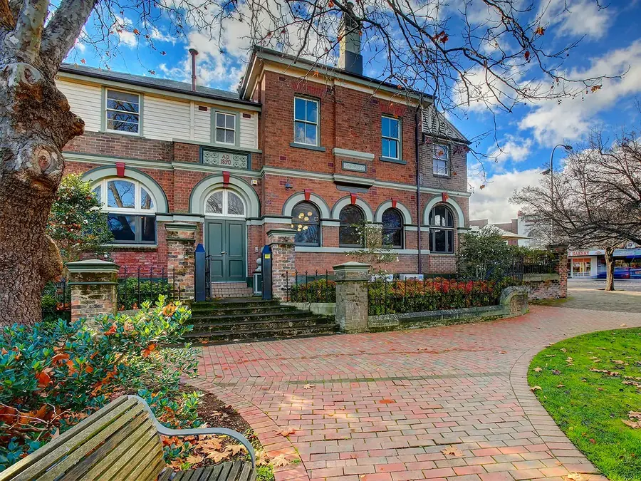 Argyle Street civic streetscape and heritage building in Moss Vale