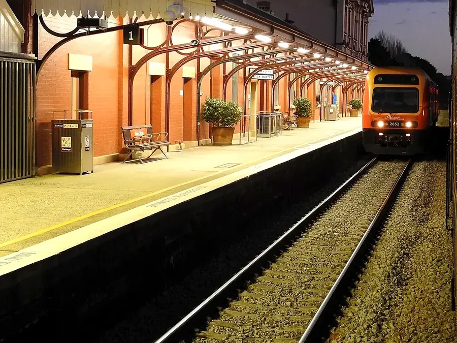 Endeavour railcar at Moss Vale station