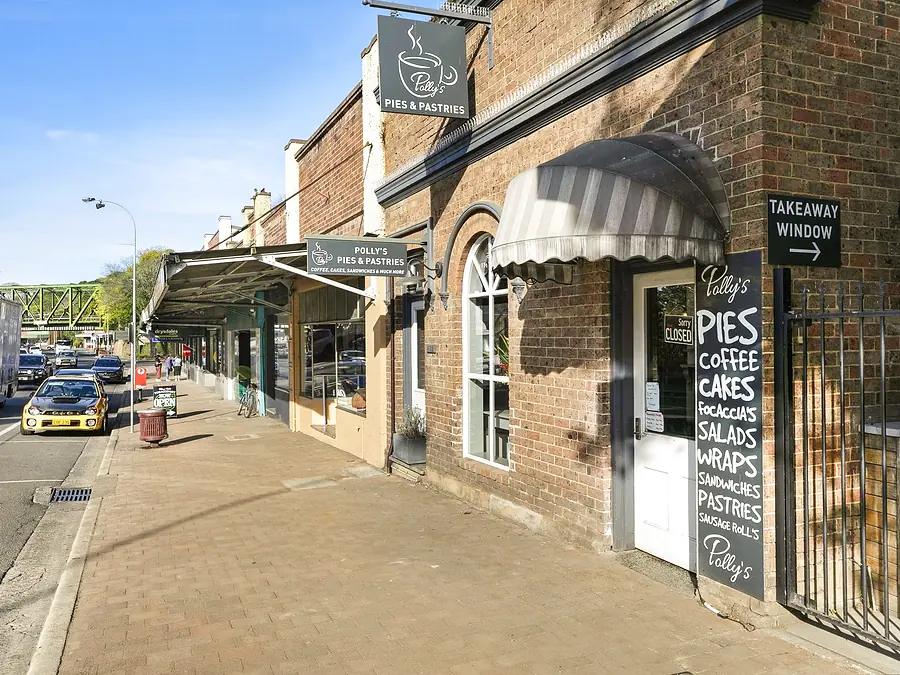 Polly's Pies and Argyle Street shopfronts in Moss Vale