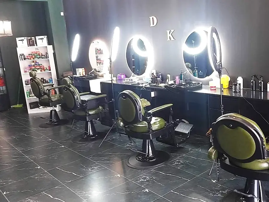 Barbershop chairs and mirrors in a grooming salon