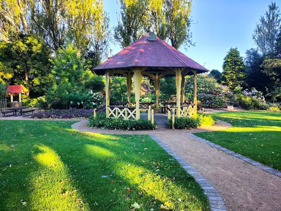 Leighton Gardens rotunda, lawns, and garden beds in Moss Vale