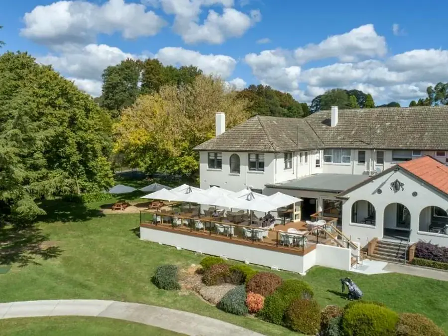 Dormie House overlooking Moss Vale Golf Course